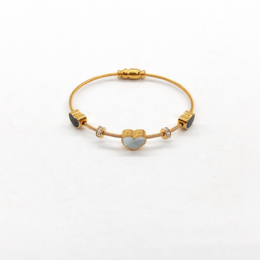 Mother Peal Hart Black And White Bracelet