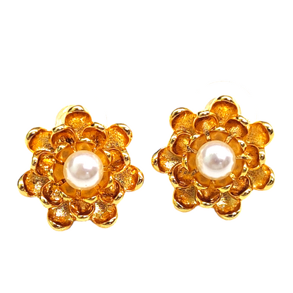 Lotus flower earring with pearl