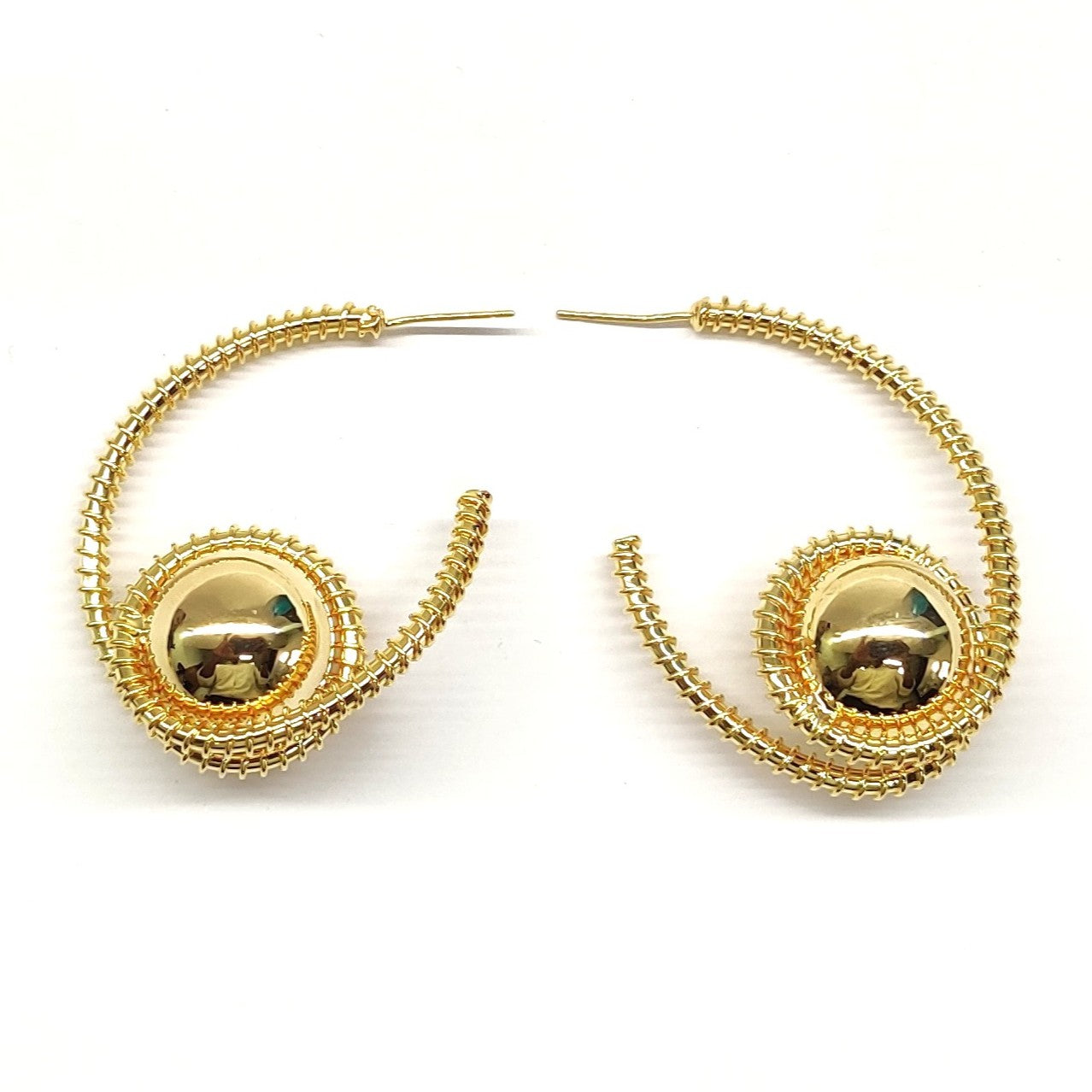 Stylish winding earning with ball