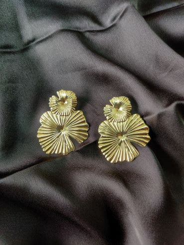 Gold flower drop earring