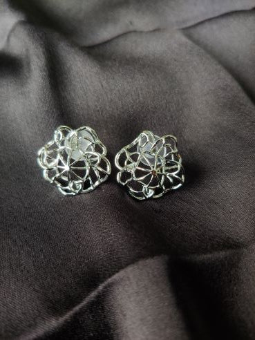 Flower design silver stud earring