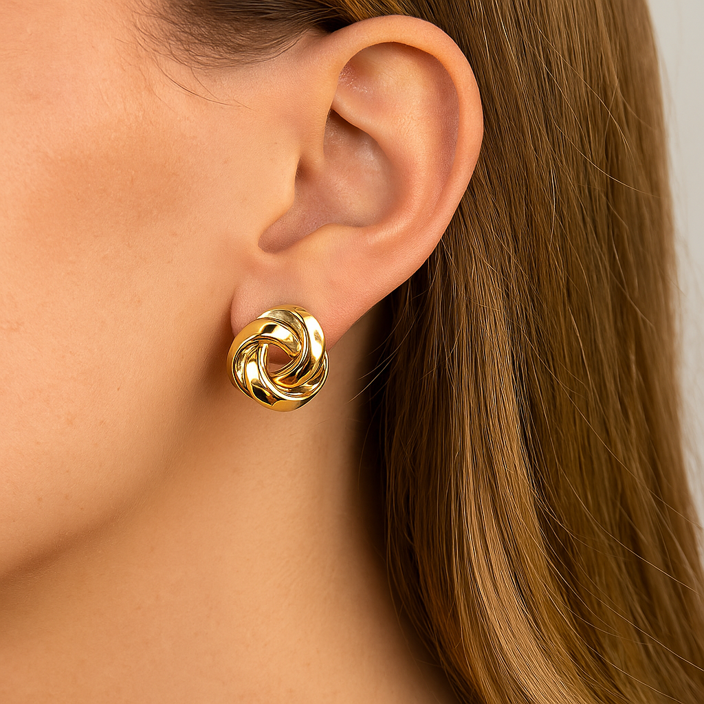 Gold plated vintage style knotted stud