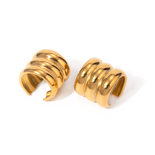 Trio gold stud earring