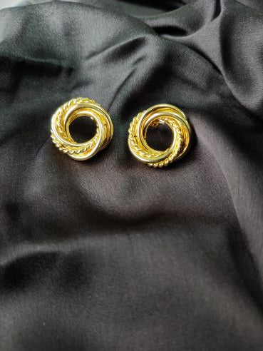 Glossy small circle twisted stud earring