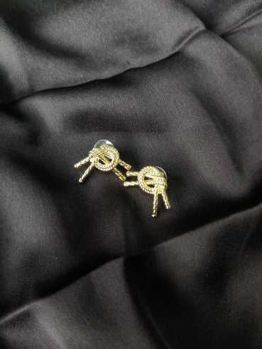 knot stud gold earring