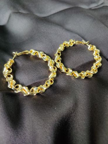 Spiral gold hoops earring