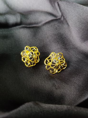 Flower design gold stud earring