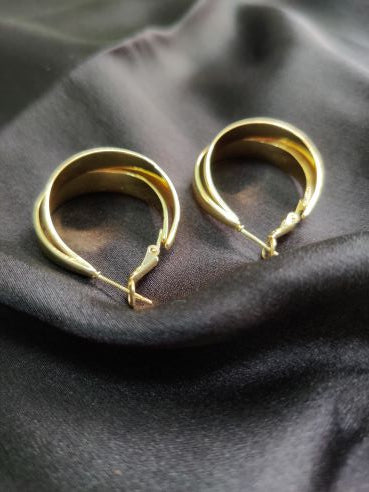 Plain simple gold hoops earring