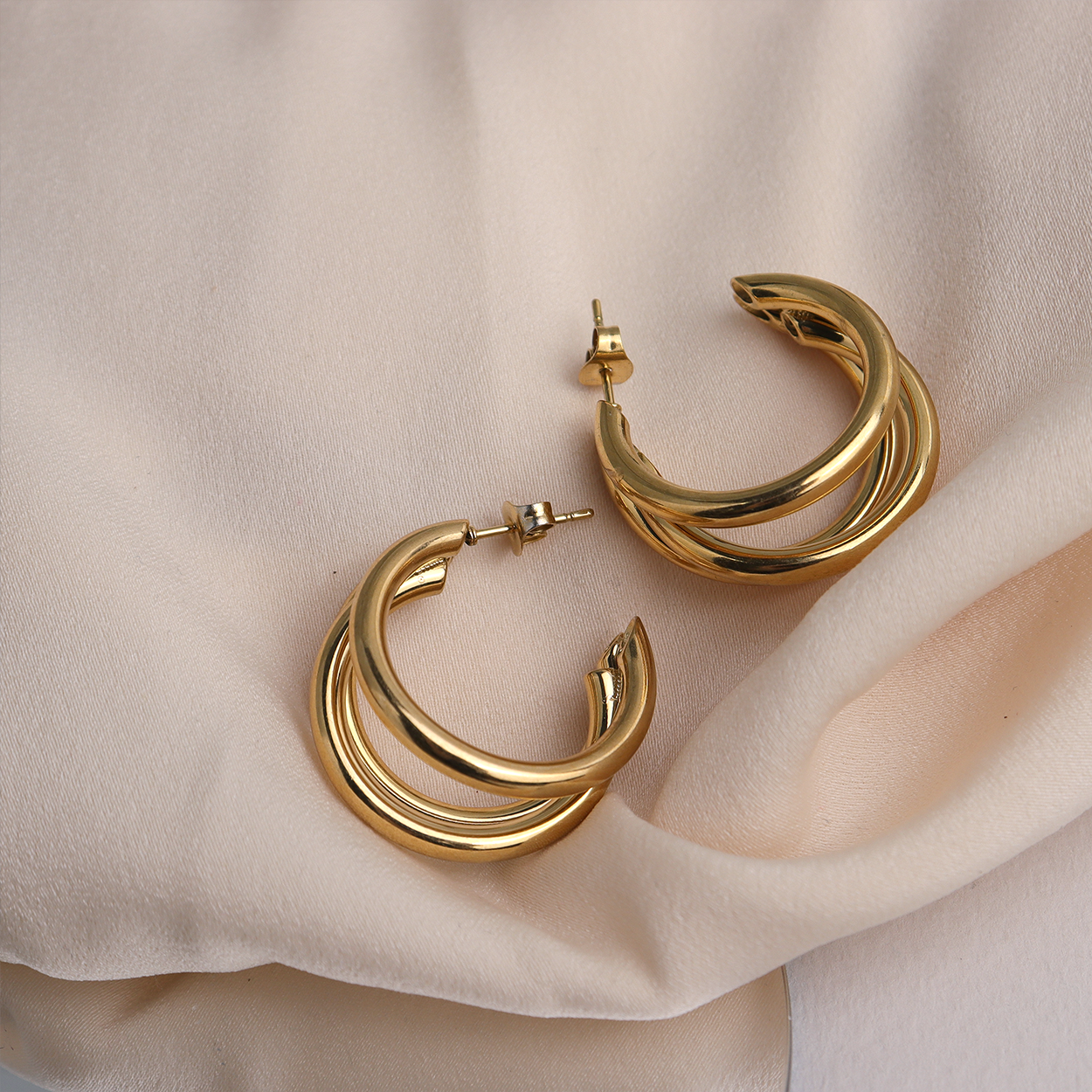 Triple layer golden shinny earring