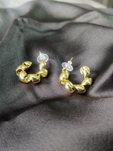 Gold small twisted rope circle designer earring