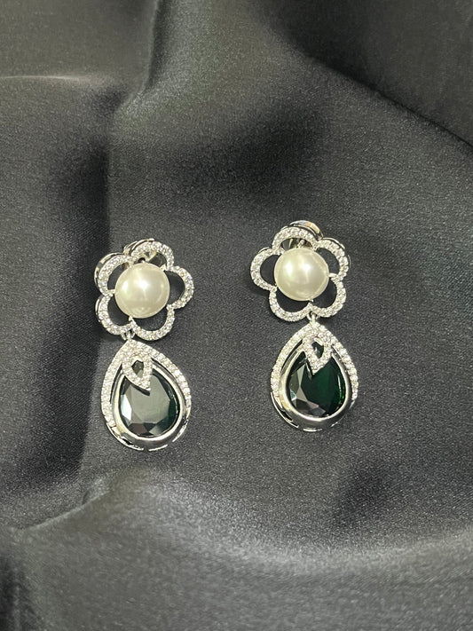 Green drop with pretty pearl design stud earring