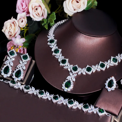 Cubic Zirconia Green and white diamonds luxurious necklace